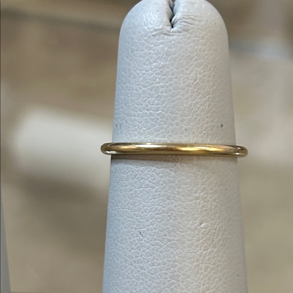 483304 18k yg 1.5g Elegant Gold Band